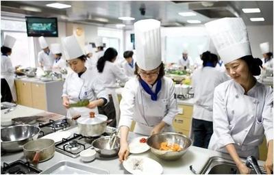 成都信息工程大學(xué)銀杏酒店管理學(xué)院 以餐飲管理為核心，成就學(xué)生，服務(wù)社會(huì)